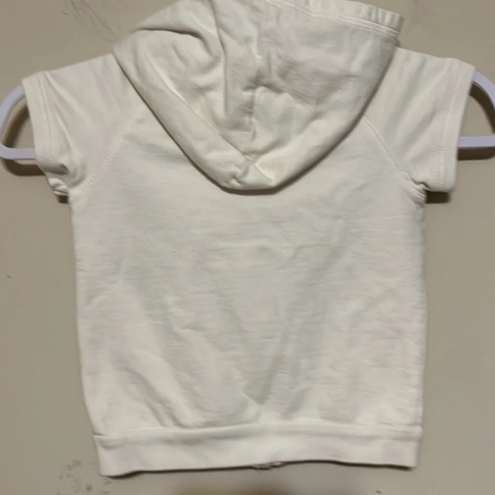 Disney short sleeve hoodie, white. Sz 4T